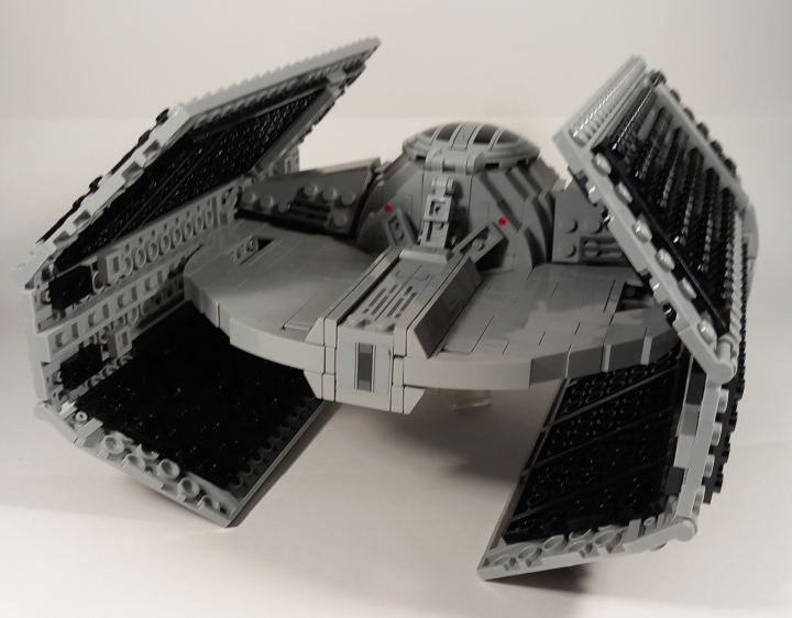 LEGO MOC - LEGO-конкурс 'Путь к звездам' - Дарт Вейдер против эскадрильи Феникс : Виды на интерьер кабины - безусловно, самую удачную часть модели (и да, Дарт Вейдер там может сидеть, естественно, без плаща - в фильме он тоже без плаща там сидел):