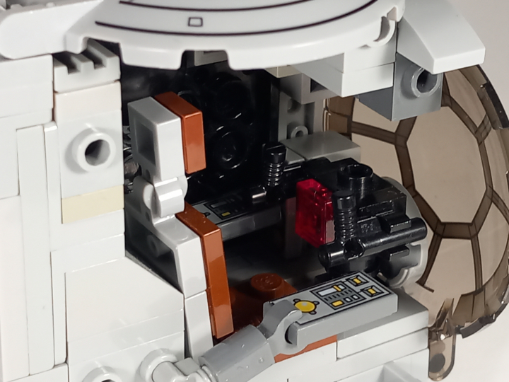 LEGO MOC - LEGO-конкурс 'Путь к звездам' - Дарт Вейдер против эскадрильи Феникс : К сожалению, на фотографиях не видны боковые приборные панели - одна убрана, другую загородил штурвал.<br />
А вот и оригинал: