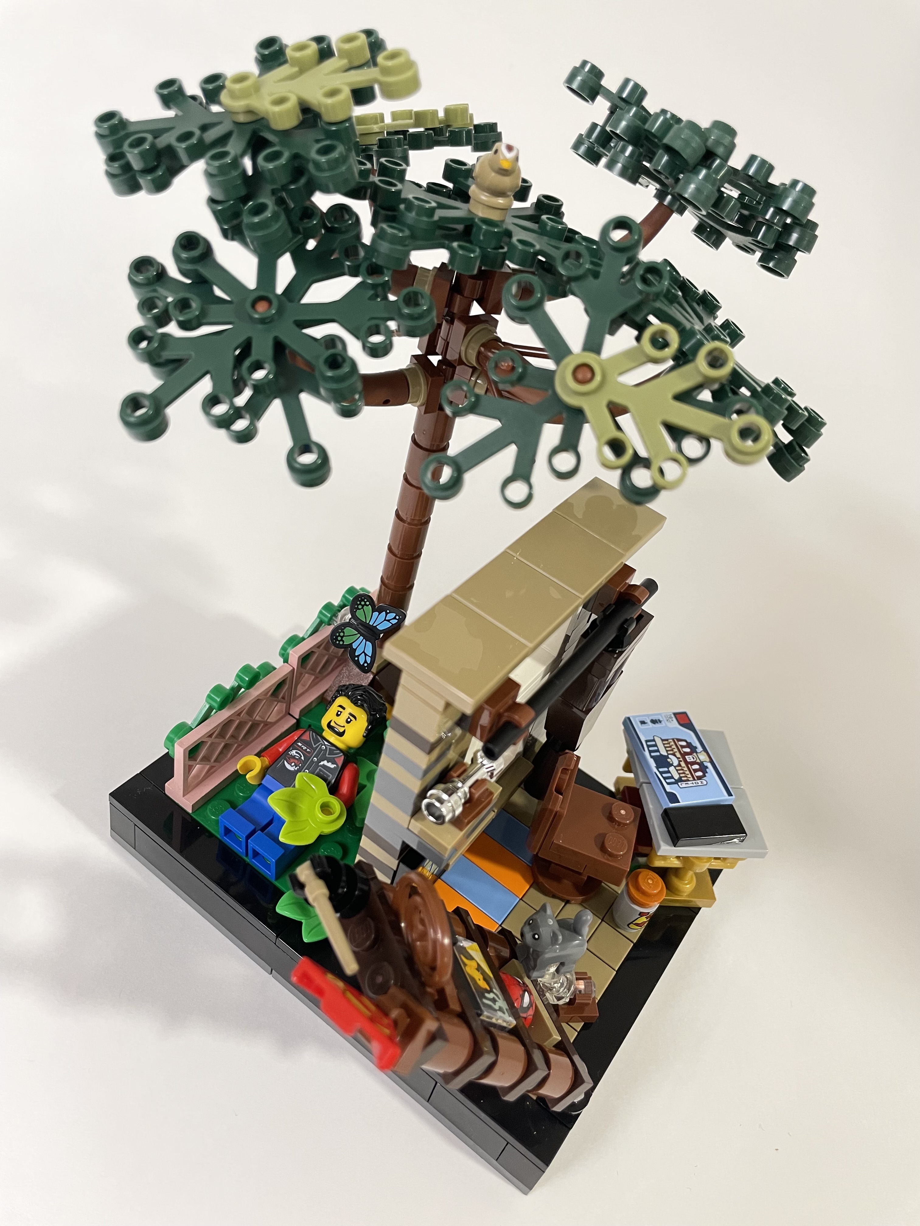 LEGO MOC - Эй, АФОЛ, иди потрогай траву!: Что для меня Лего-хобби -<br />
это прежде всего способ переключиться, отвлечься и расслабиться. Но иногда Лего-хобби превращается в бесконечное общение в чатиках, утомительную сортировку и вообще как-то ты в нем начинаешь закапываться и удовольствие, оно куда-то развеется. И иногда не помешает просто выйти на улицу, полежать на траве (потрогать траву - обязательно). И как-то уже становится полегче.)